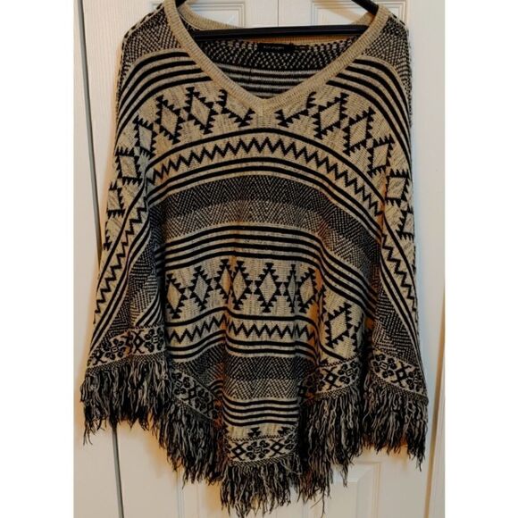 Women's Poncho Shawl with Fringe by Blu Pepper Size L EUC - Picture 1 of 6